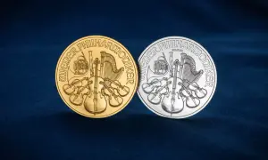 Złota i srebrna moneta z wizerunkiem instrumentów muzycznych, symbolizująca orkiestrę. Ta britannia moneta to prawdziwe dzieło sztuki.