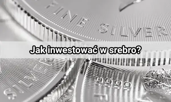 Zbliżenie na błyszczącą monetę z napisem "FINE SILVER". Pytanie "Jak inwestować w srebro?" sugeruje rozważenie tej formy inwestycji.